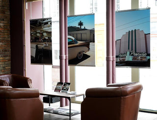 여름의 선율 속으로: 릴리 멕다치의 아름다운 판화 세계와 파리에서 펼쳐지는 롤라아 제임스 하퍼의 감각적인 전시 1 썸머 발라드: 파리에서 열린 릴리 멕다치의 매혹적인 미술 판화 전시회